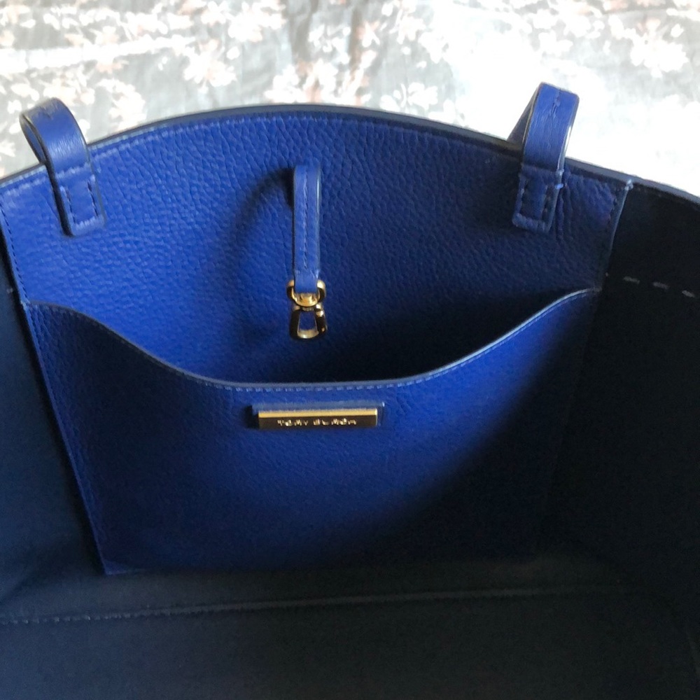 Tory Burch tote, Some wear and tear on bottom corners - Picture 3 of 5